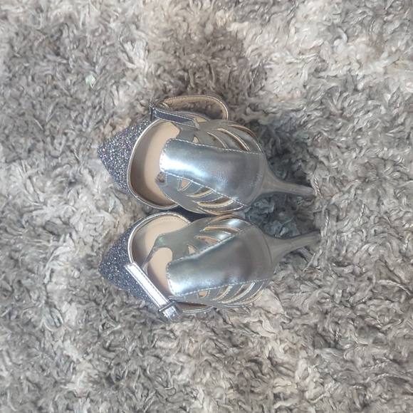 Betsey Johnson 7w wedding sparkle heel with strap silver blue bottom - Picture 7 of 11